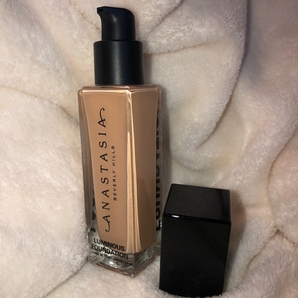 Anastasia Beverly Hills Other - Anastasia Beverly Hills Luminous Foundation 320N